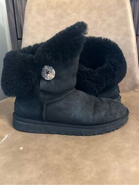 Ugg Australia black button up furry shearling boots shoes size 9